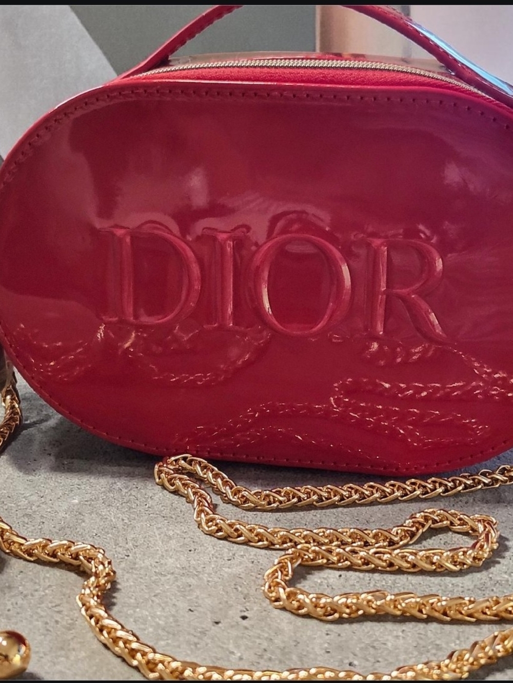 Dior Red Patent Leather Cosmetic Crossbody Bag with Gold Chain -NEW - Picture 4 of 9